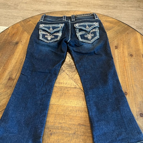 ROCK REVIVAL ROUX Crops, low rise, boot cut, gray sequined pockets. EUC. - Picture 4 of 11
